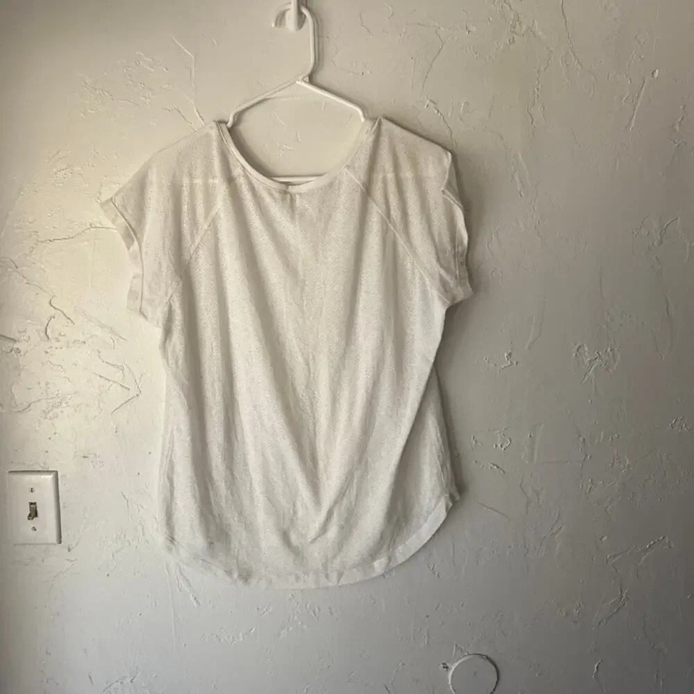 The North Face Women’s White Active Tee‎ Shirt M Sheer Lightweight Athletic Top - Picture 5 of 7